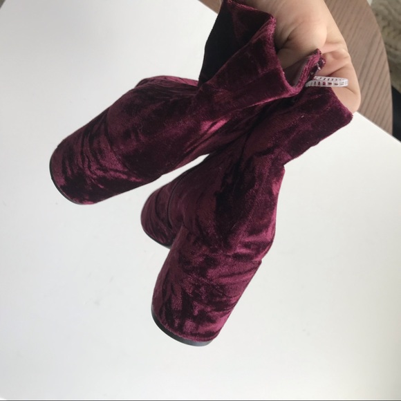 NWT Gianni Bini maroon crushed velvet booties - Picture 6 of 7